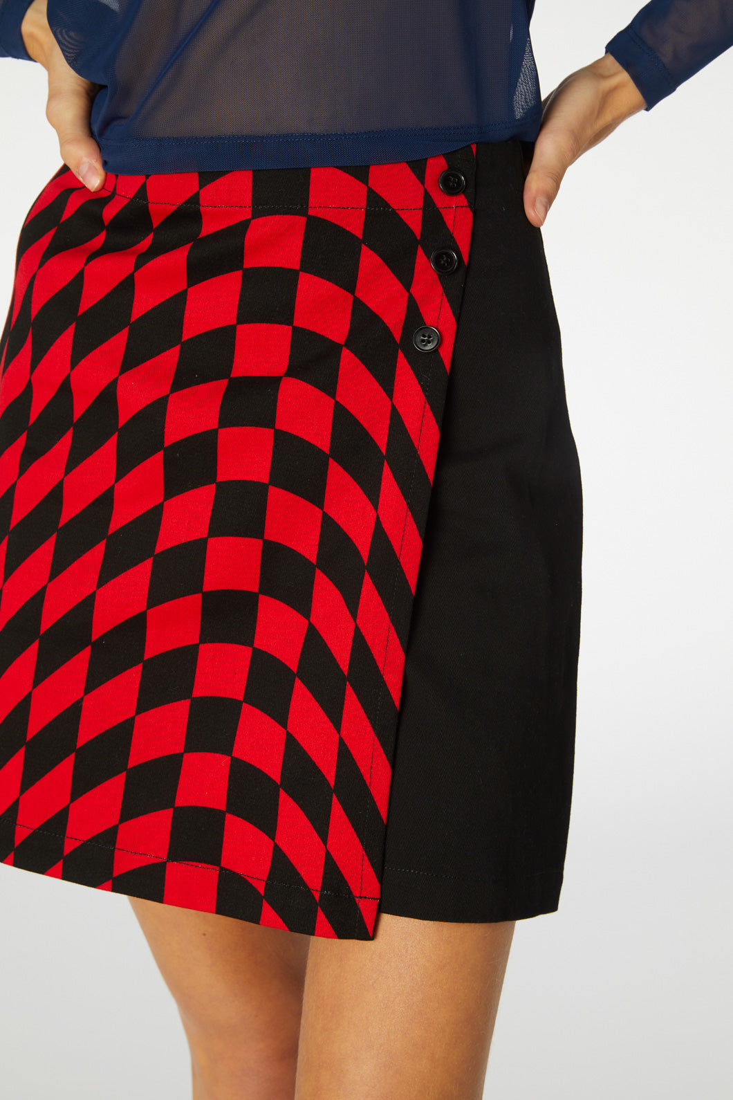 Stylish Red Fitted Mini Warped Skirt with Contrast Print