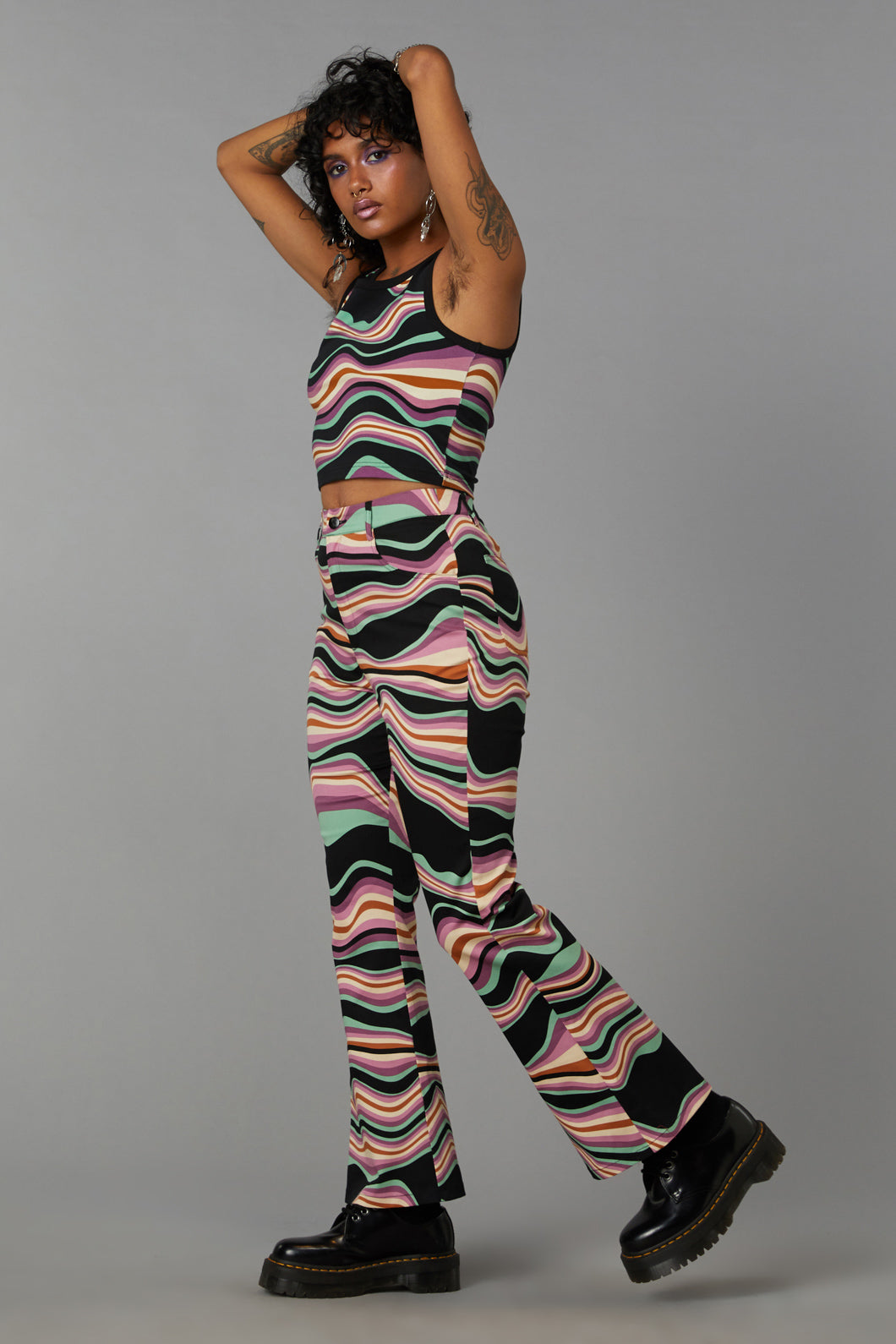 Fashionable Wave Craze Print Graphic Pants for Stylish Wear