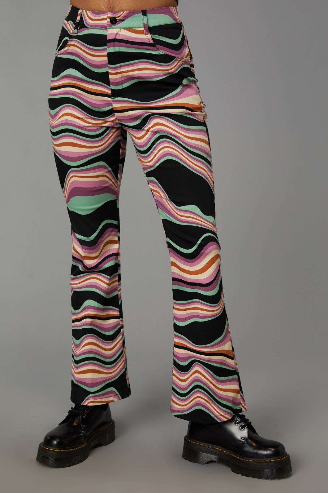Fashionable Wave Craze Print Graphic Pants for Stylish Wear