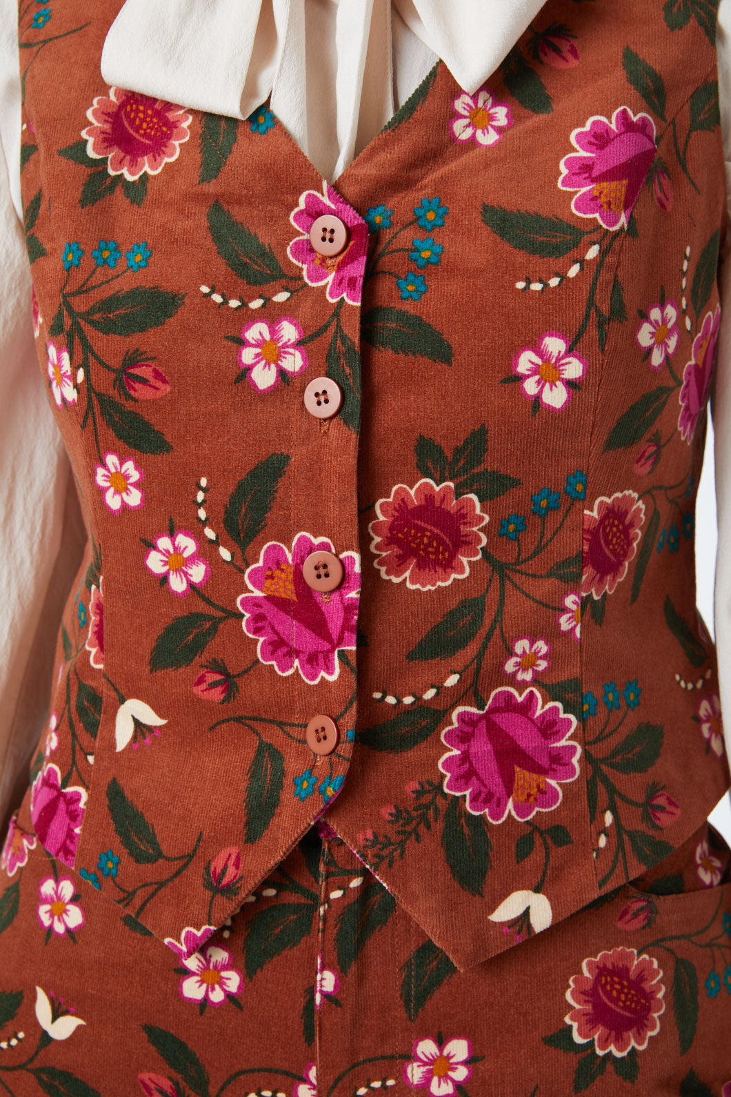 Stylish Florence Cropped Floral Vest for a Glamorous Look