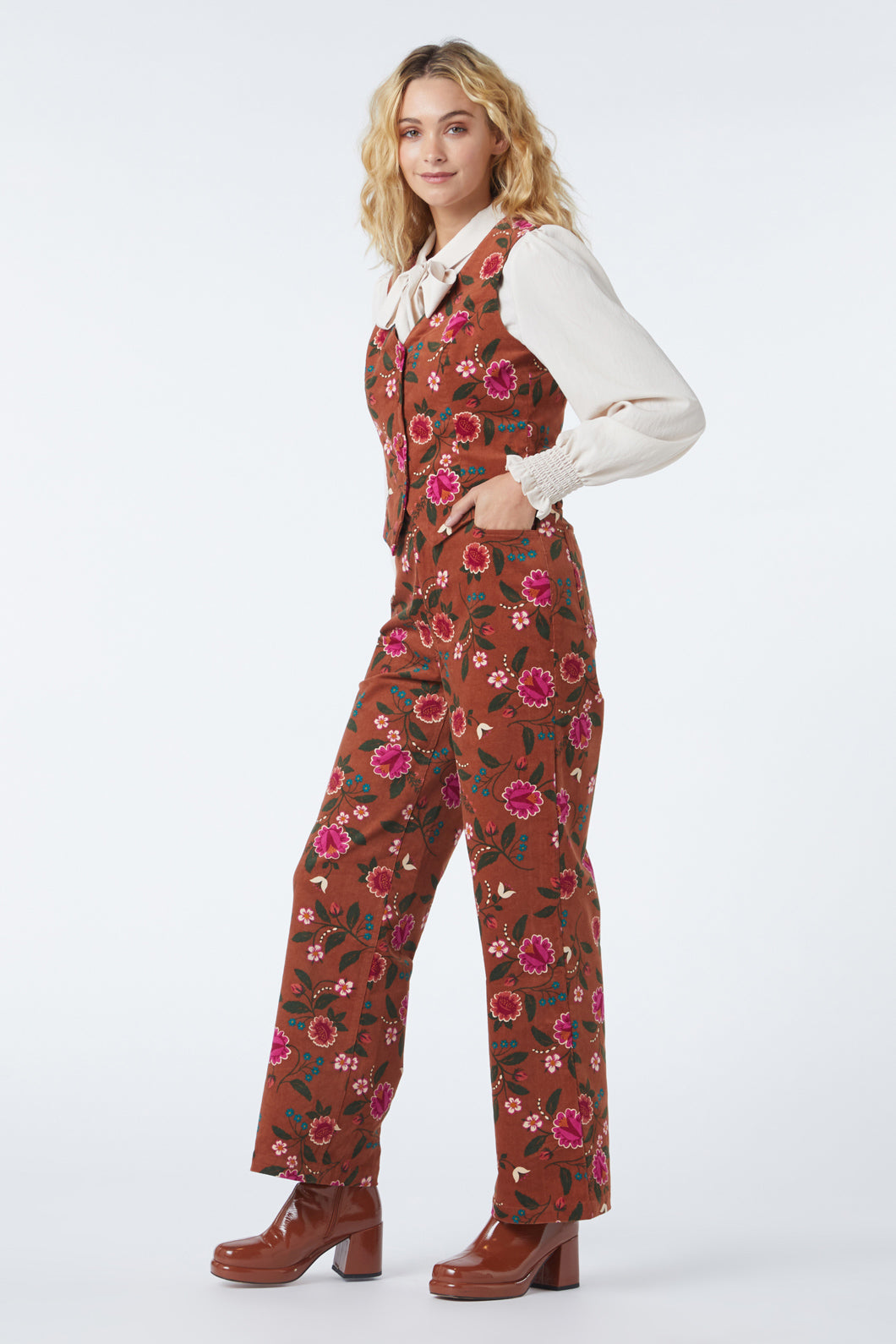 Stylish Florence Cropped Floral Vest for a Glamorous Look