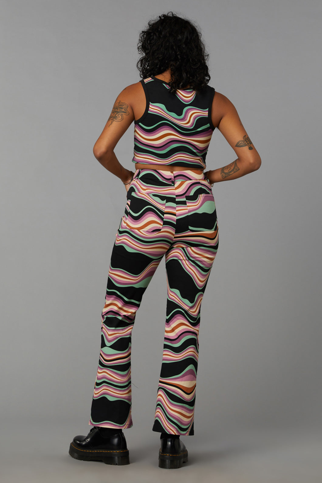 Fashionable Wave Craze Print Graphic Pants for Stylish Wear